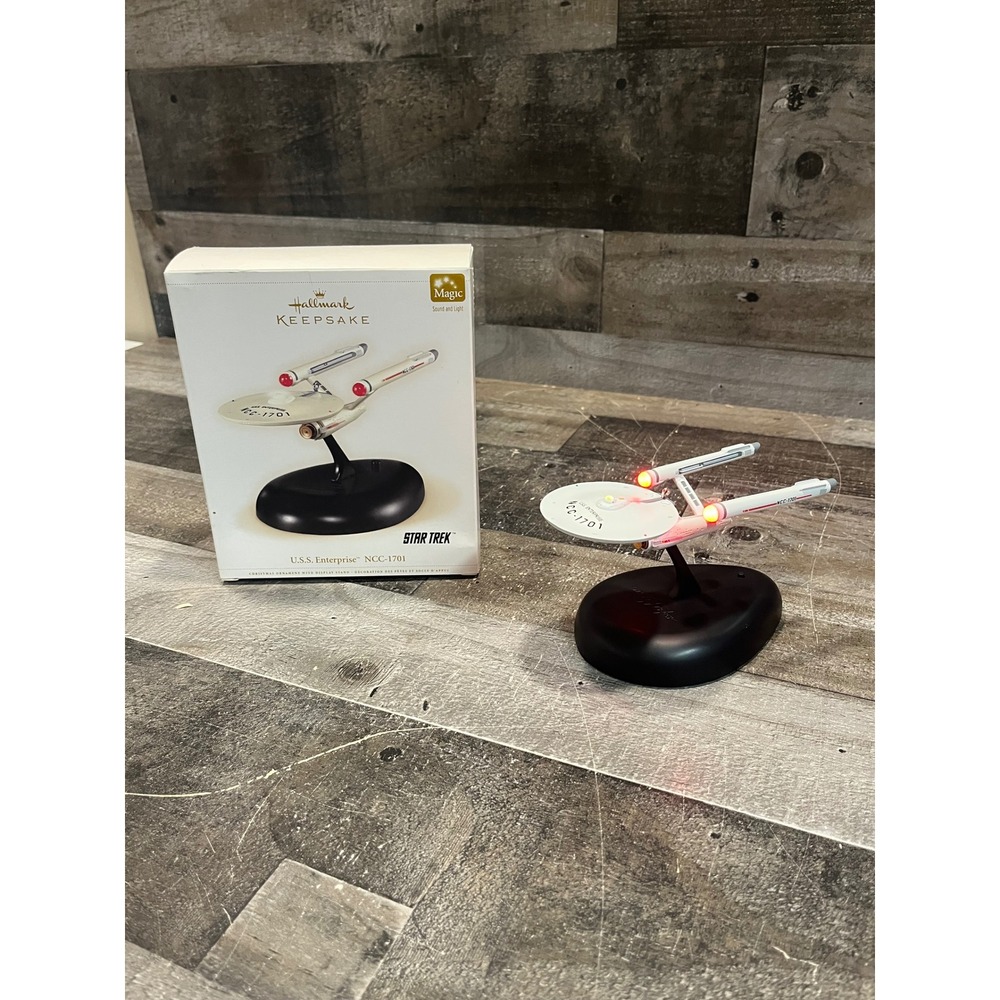 Hallmark Keepsake 2006 Star Trek USS Enterprise NCC-1701 Ornament Sound Light